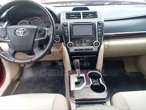 Toyota Camry XLE 4dr Sedan (2.5L 4cyl 6A) 2013 Red