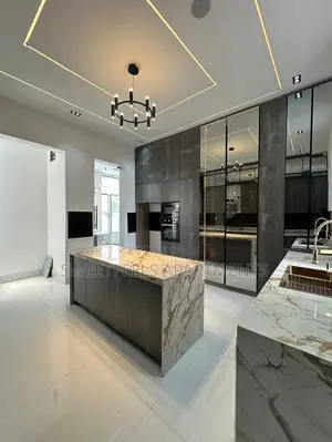 Furnished 5bdrm Duplex in Chevron for sale