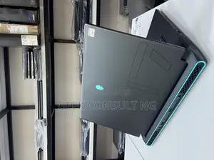 Laptop Dell Alienware m17 R5 32GB AMD Ryzen 7 SSD 1T