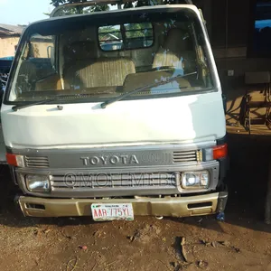Toyota Dyna 100 Company Use Petrol Truck