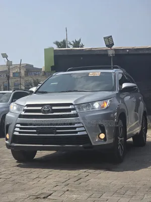 Toyota Highlander XLE 4x2 V6 (3.5L 6cyl 8A) 2017 Silver