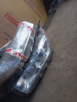 Headlamp Set for Toyota Highlander 2015 Available L