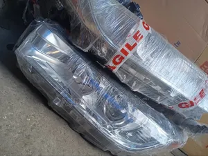 Headlamp Set for Toyota Highlander 2015 Available L
