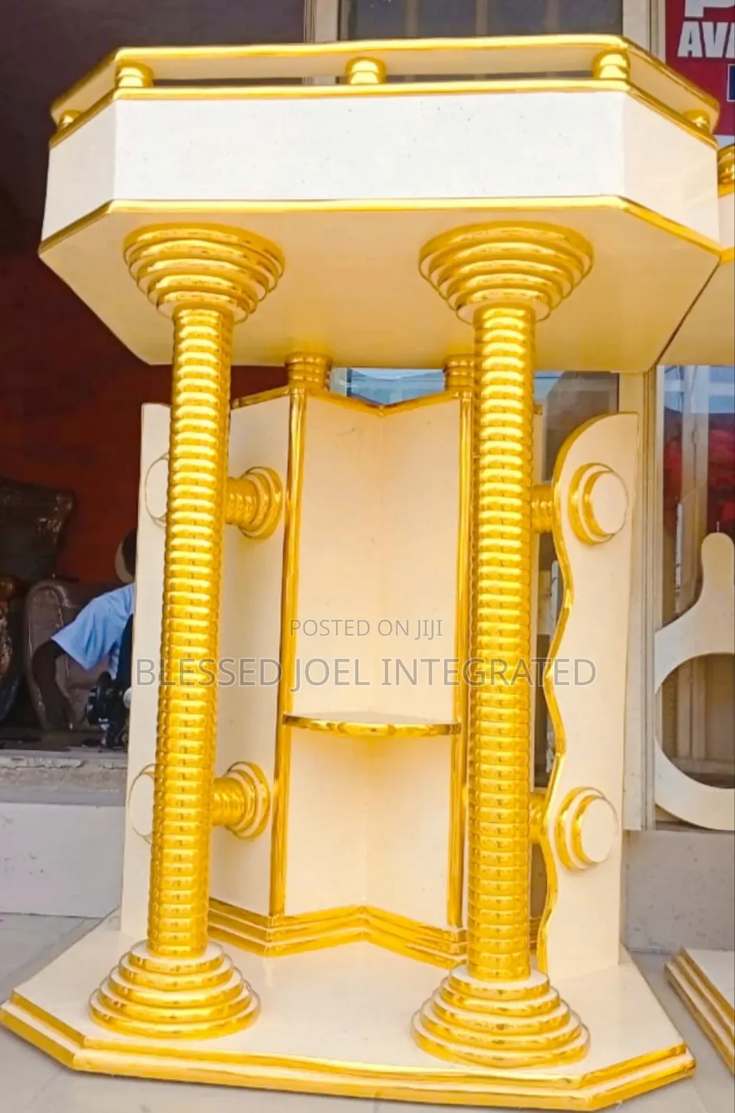2 Pillars Church Pulpit