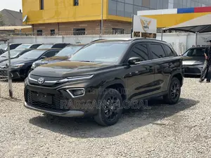 Toyota Urban Cruiser 2024 Red