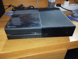 Xbox One Console With One Controller