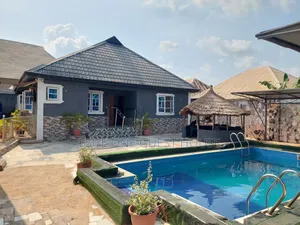Eshe One Guesthouse, Bar and Event Center