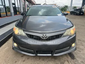 Toyota Camry SE 4dr Sedan (2.5L 4cyl 6A) 2013 Gray
