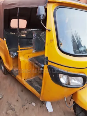 TVS Apache 160 4V 2024 Yellow