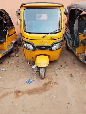 TVS Apache 160 4V 2023 Yellow
