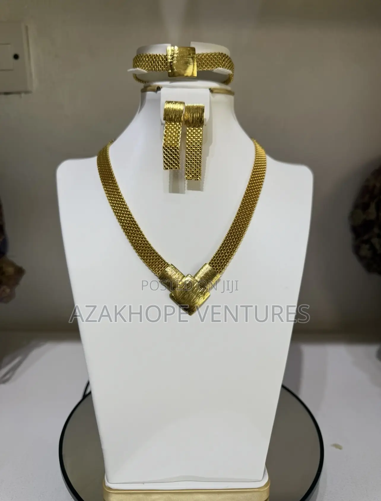 Classic Gold Jewelry Set