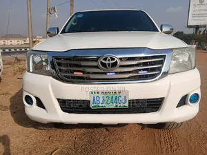 Toyota Hilux 2014 White