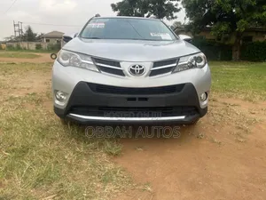 Toyota RAV4 Limited 4dr SUV AWD (2.5L 4cyl 6A) 2015 Silver