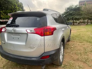 Toyota RAV4 Limited 4dr SUV AWD (2.5L 4cyl 6A) 2015 Silver