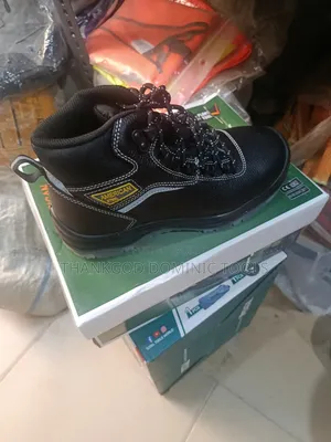 Safety Boot And Safety Protective Equipment
