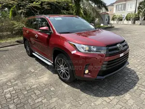 Toyota Highlander SE 4x4 V6 (3.5L 6cyl 8A) 2018 Burgundy