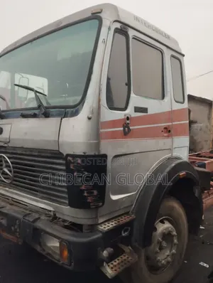 1420 Benz Truck (Cab and Chassis) 6 Tyres Tokunbo