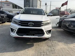 Toyota Hilux 2020 White