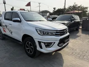 Toyota Hilux 2020 White