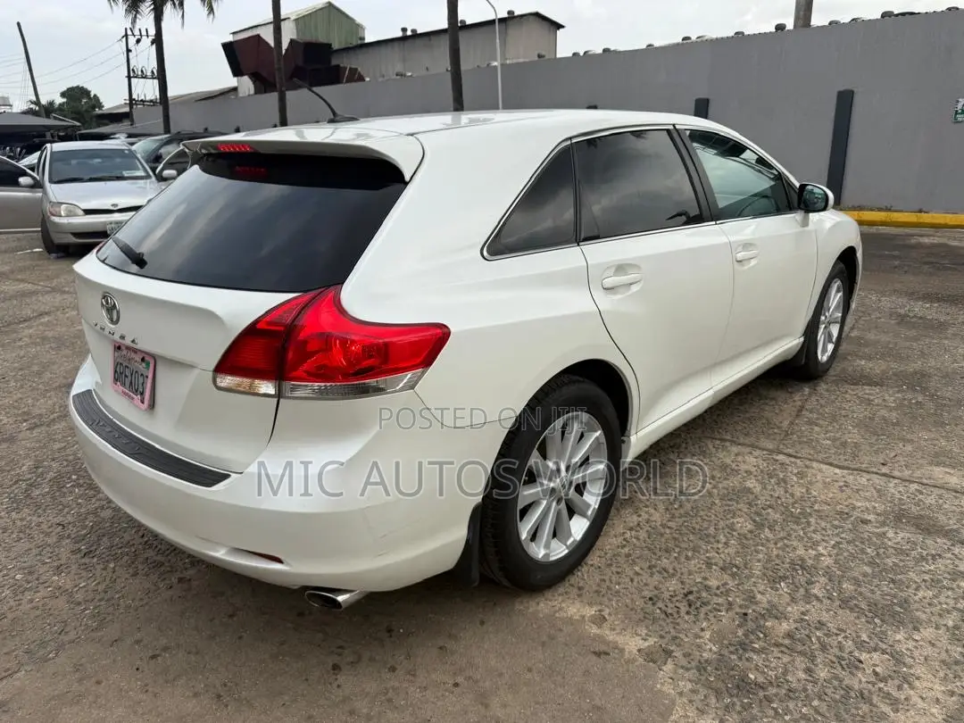 Toyota Venza 2011 White