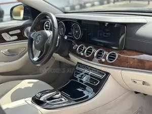 Mercedes-Benz E300 2018 Blue