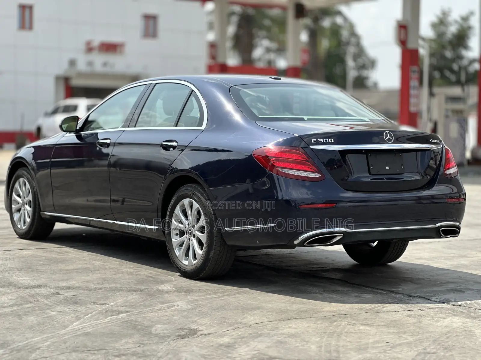 Mercedes-Benz E300 2018 Blue