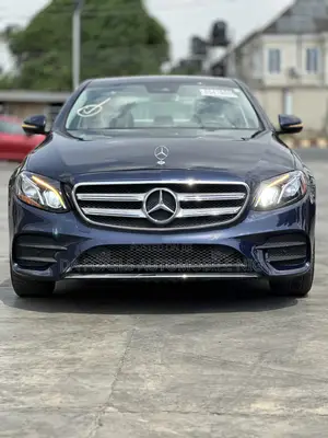 Mercedes-Benz E300 2018 Blue