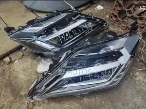 Headlights Toyota Yaris 2023