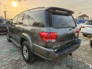 Toyota Sequoia Limited 4dr SUV 4WD (4.7L 8cyl 5A) 2007 Gray