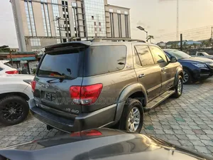 Toyota Sequoia Limited 4dr SUV 4WD (4.7L 8cyl 5A) 2007 Gray