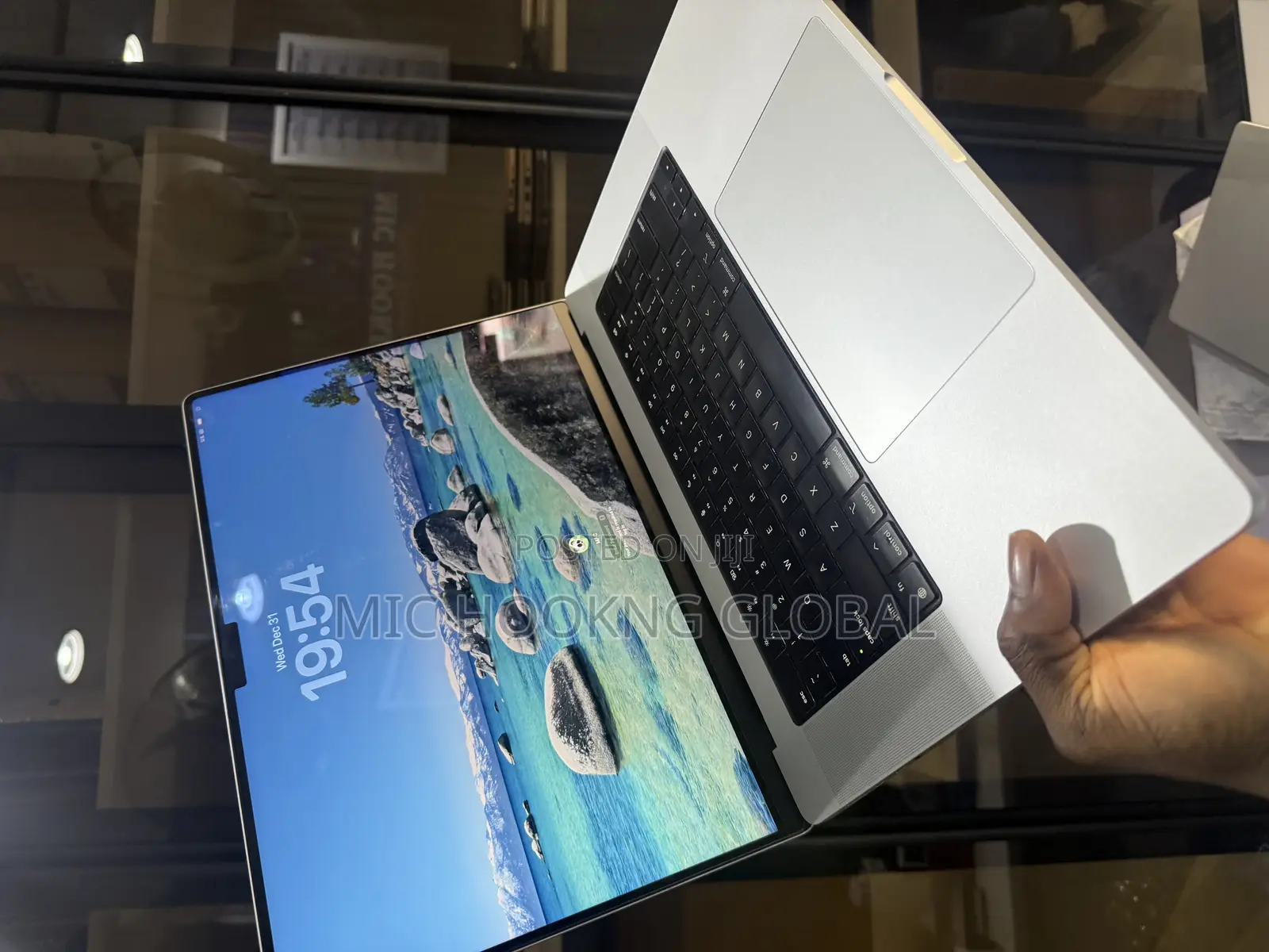 Laptop Apple MacBook Pro 2021 M1 16GB Apple M1 Pro SSD 512GB