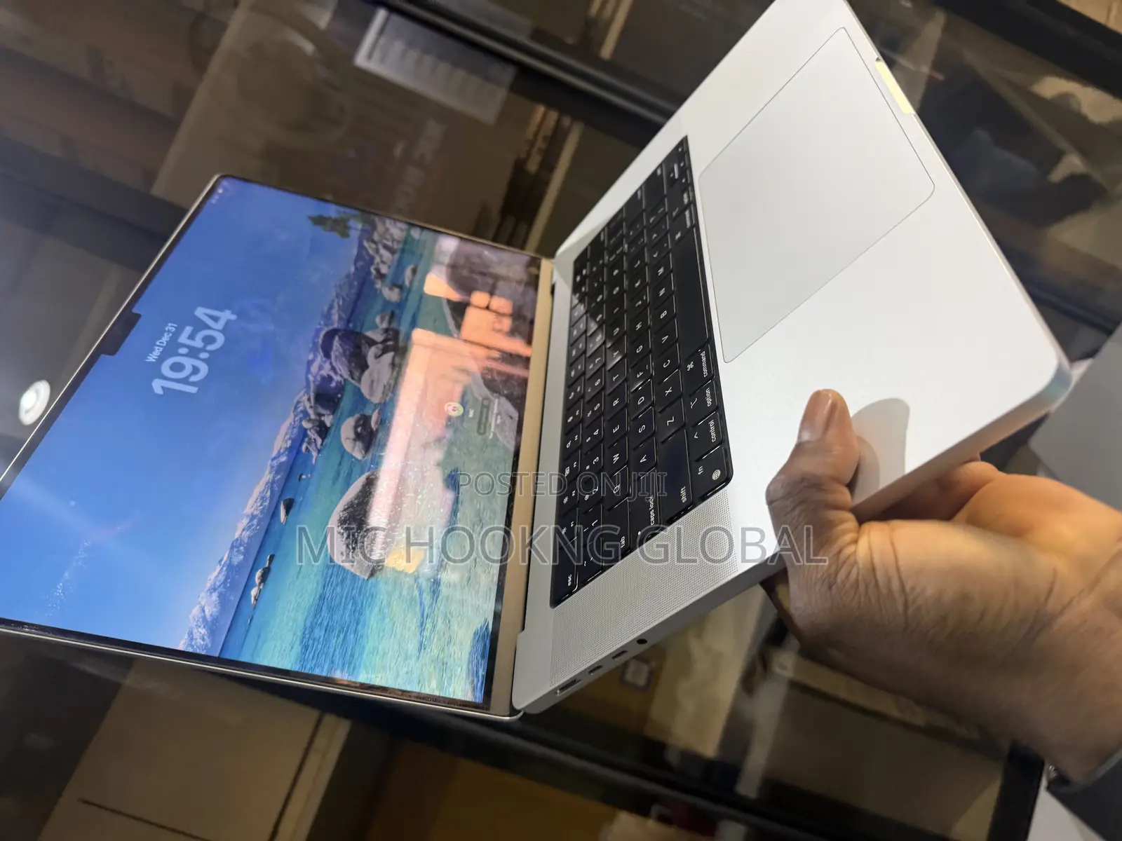 Laptop Apple MacBook Pro 2021 M1 16GB Apple M1 Pro SSD 512GB