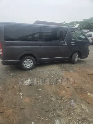 Toyota HiAce 2010