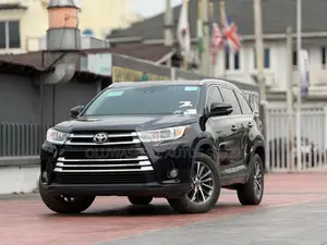 Toyota Highlander XLE 4x2 V6 (3.5L 6cyl 8A) 2017 Black