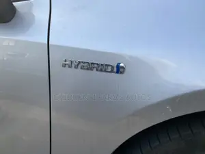 Toyota Corolla Hybrid 2024 Silver