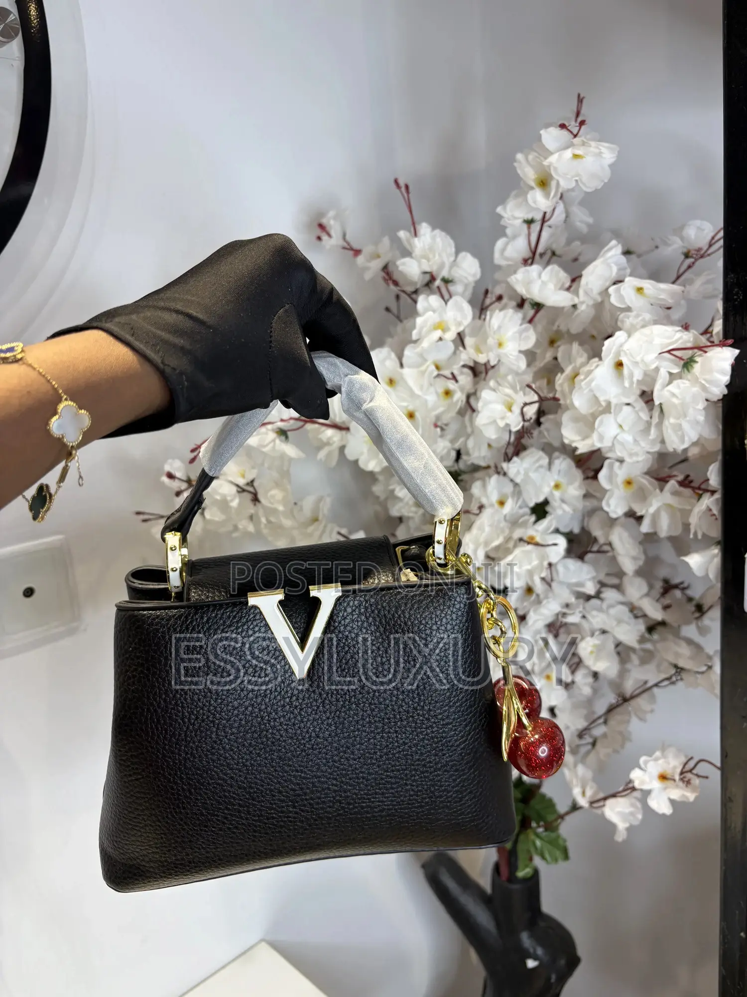 V Luxury Bag