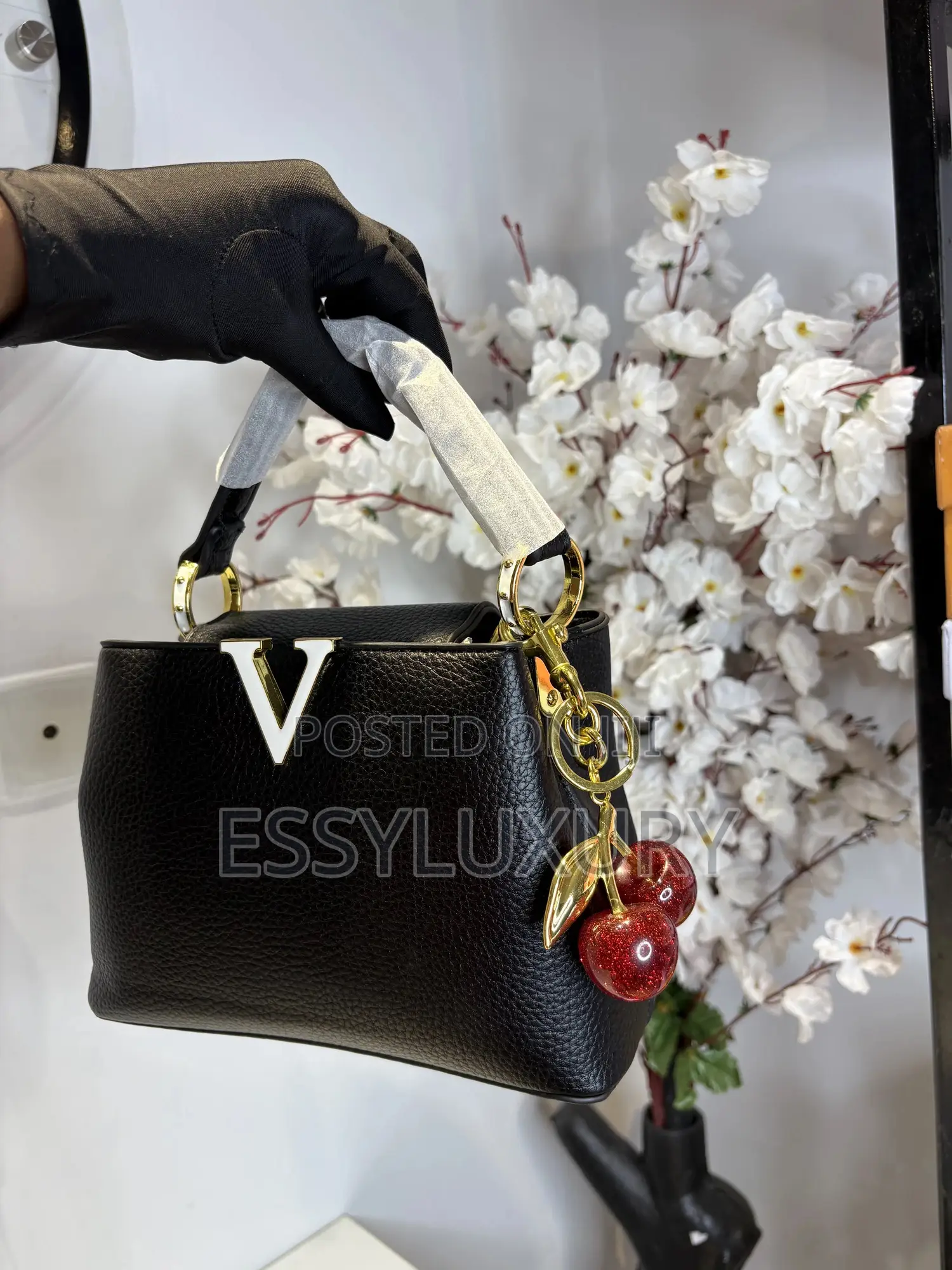 V Luxury Bag