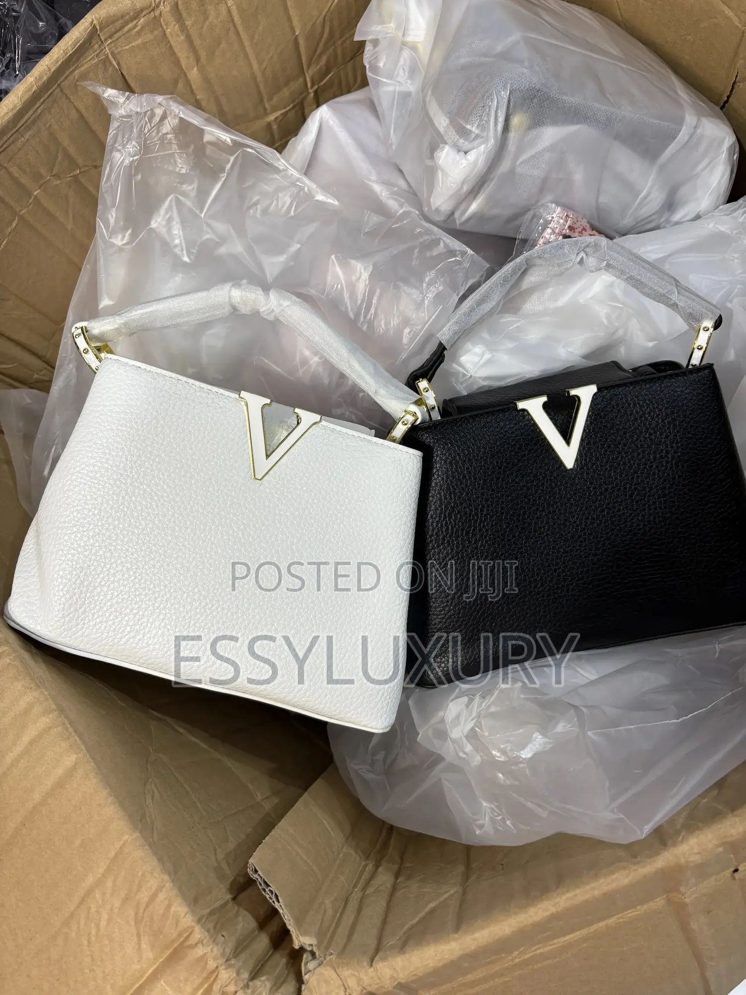 V Luxury Bag