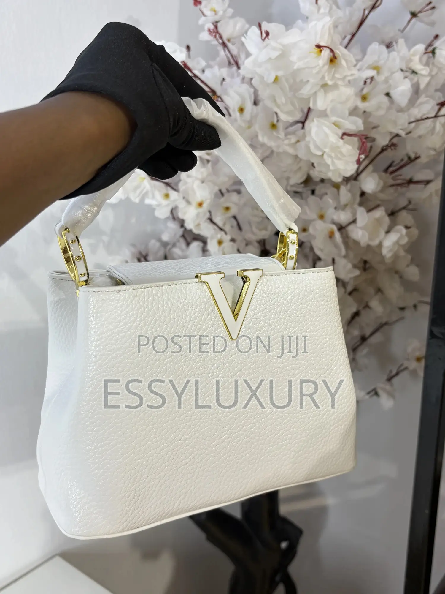 V Luxury Bag