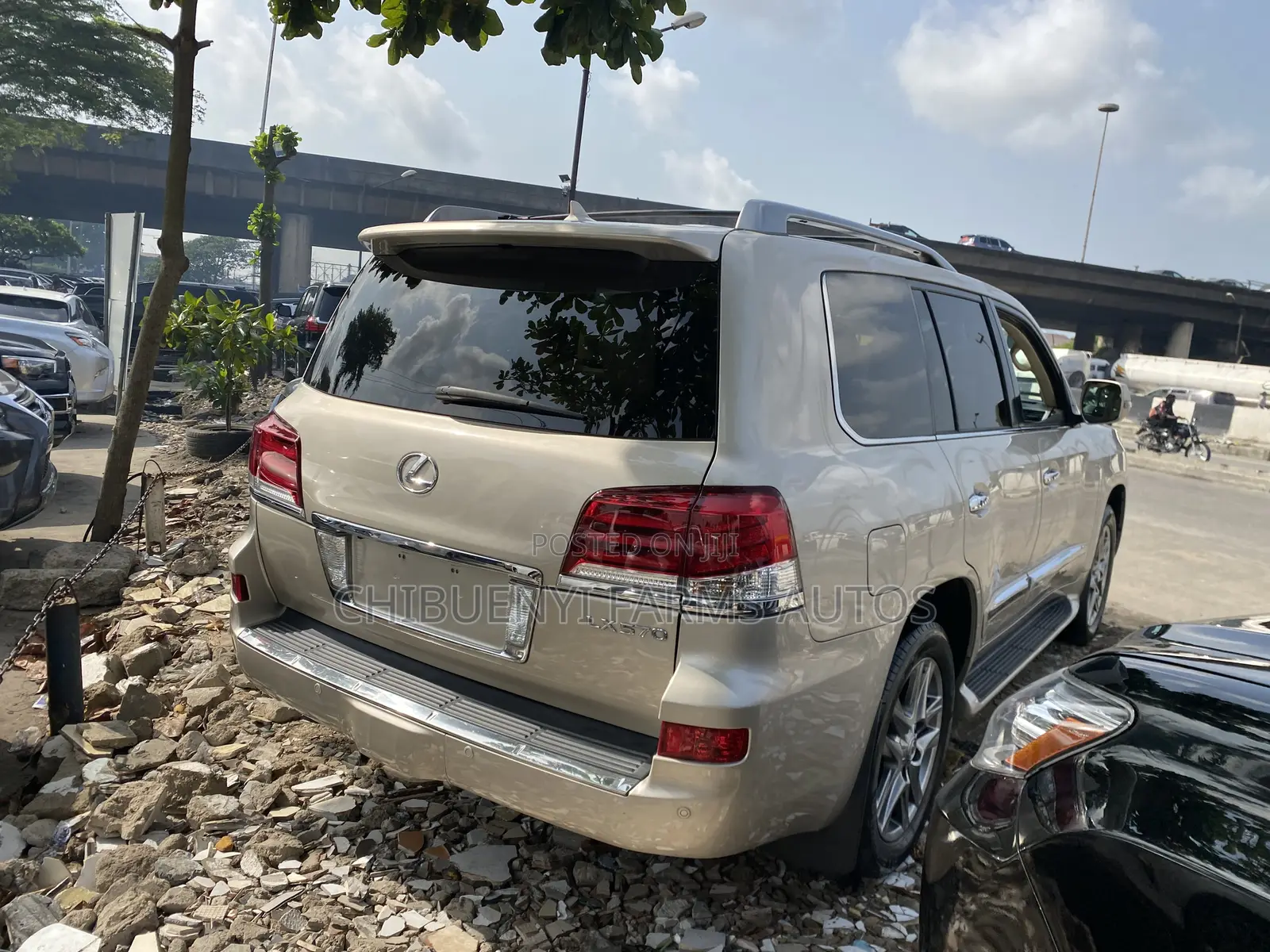 Lexus LX 570 AWD 2015 Gold
