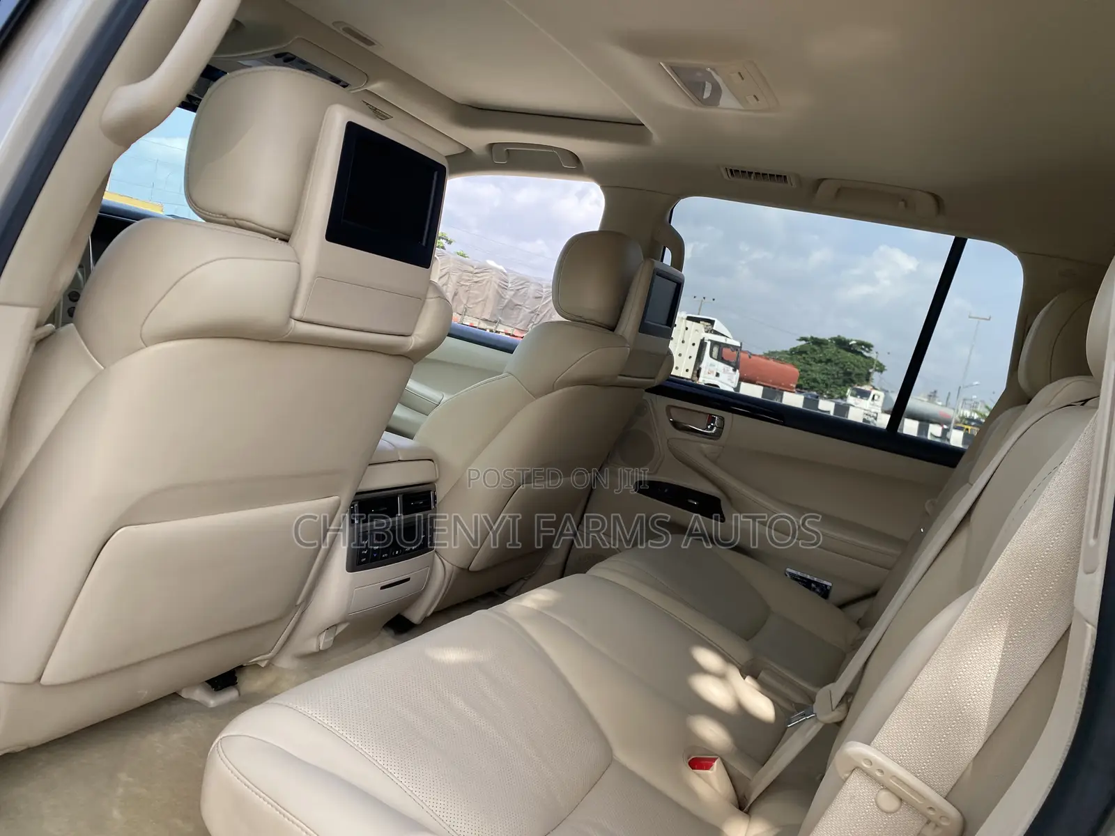 Lexus LX 570 AWD 2015 Gold