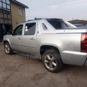 Chevrolet Avalanche 2012 Silver