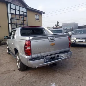 Chevrolet Avalanche 2012 Silver