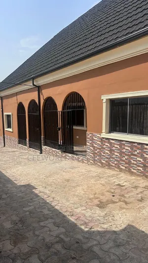 3bdrm Apartment in Adeoje Estate, Akala Express for rent