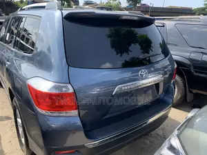 Toyota Highlander Limited 3.5l 4WD 2013 Blue