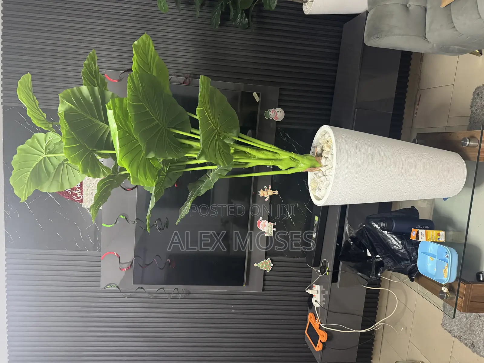 Luxury / Stylish Artificial Interior Flower and Pot.