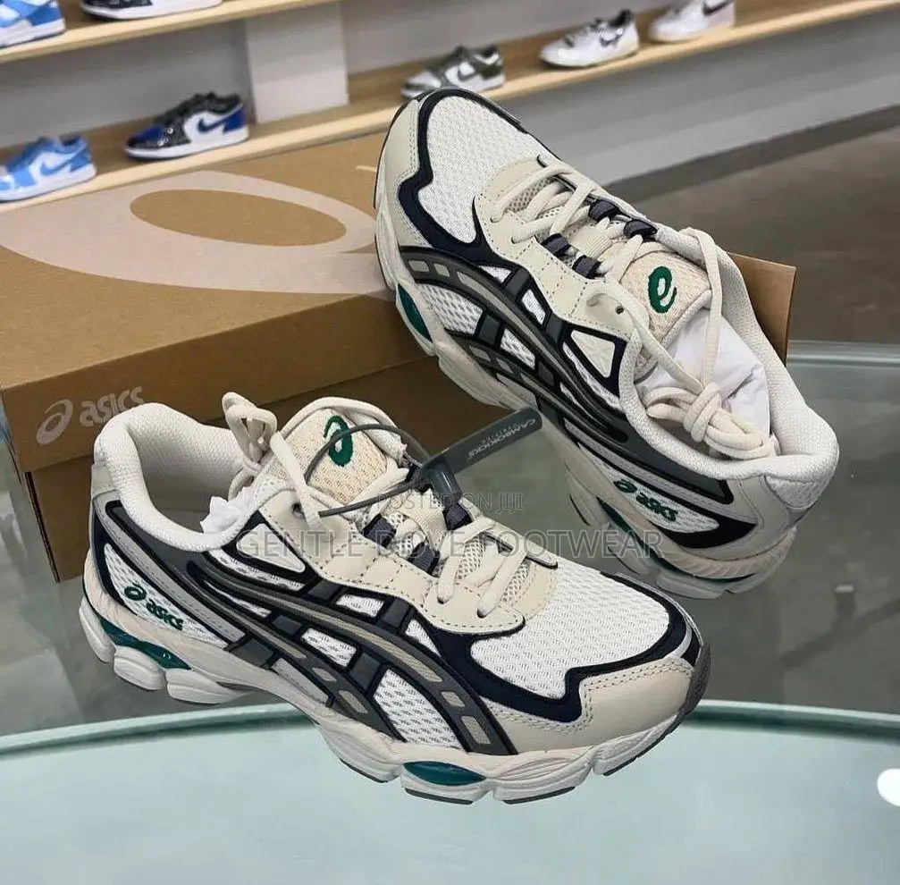 Asics Sneakers