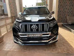 Toyota Land Cruiser Prado 2016 Black