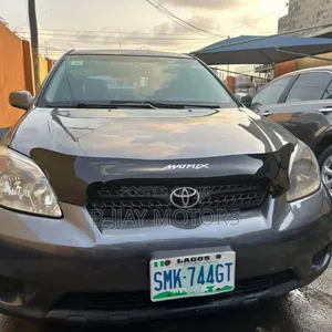 Toyota Matrix XR Hatchback FWD (1.8L 4cyl 4A) 2008 Gray
