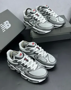 New Balance 2000 Sneakers